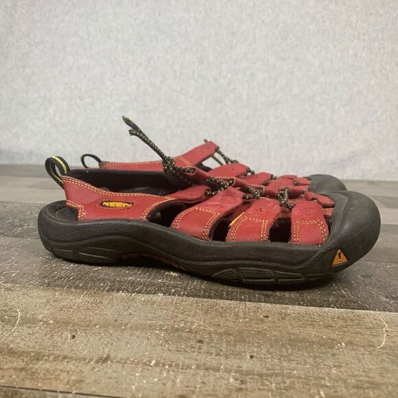 Keen Big Kids Unisex Size 5 Youth Newport Hiking Sandals Red Adjustable - Picture 1 of 10